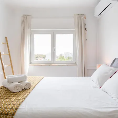 Apartamento Central Setubal Sossegado E Com Luz Exterior photo